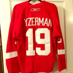Men’s Reebok Steve Yzerman Red Wings Jersey medium